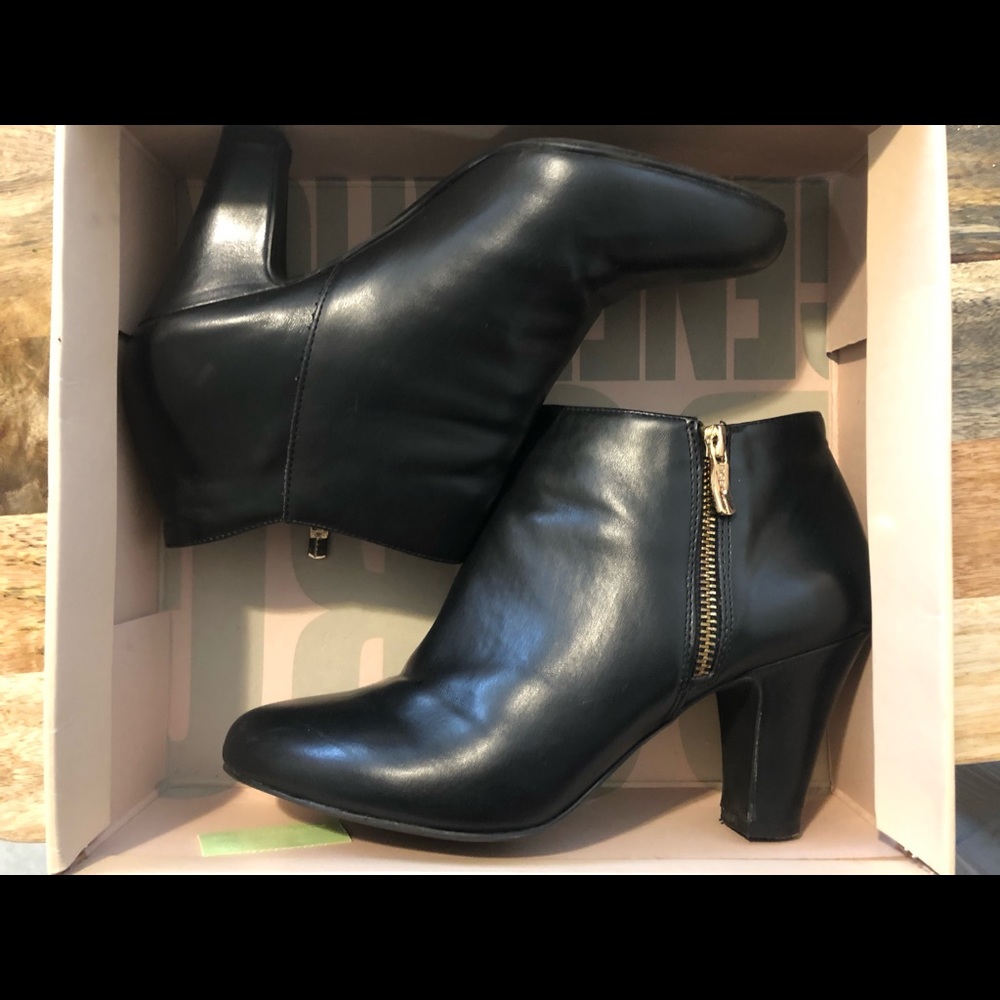 BCBGeneration Black Leather Ankle Bootie - 9